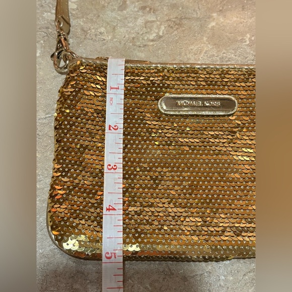 Michael Kors Gold Pebble Grain Leather & Sequence Wristlet W Strap - Picture 10 of 11